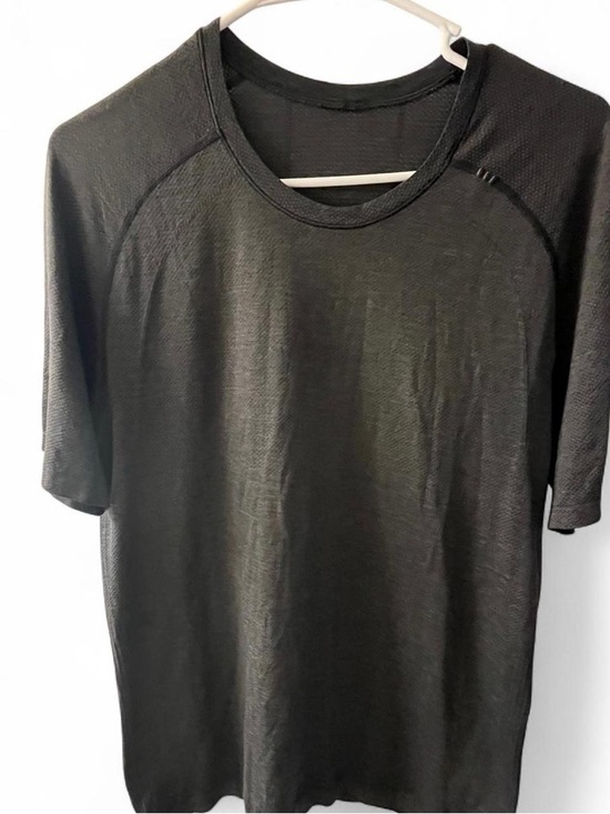 Men's Lululemon Metal Vent Tech Shirt - Picture 3 of 7